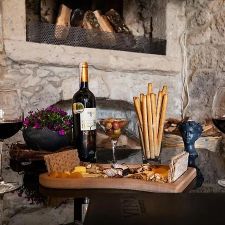 فندق Vino ألاتشاتي